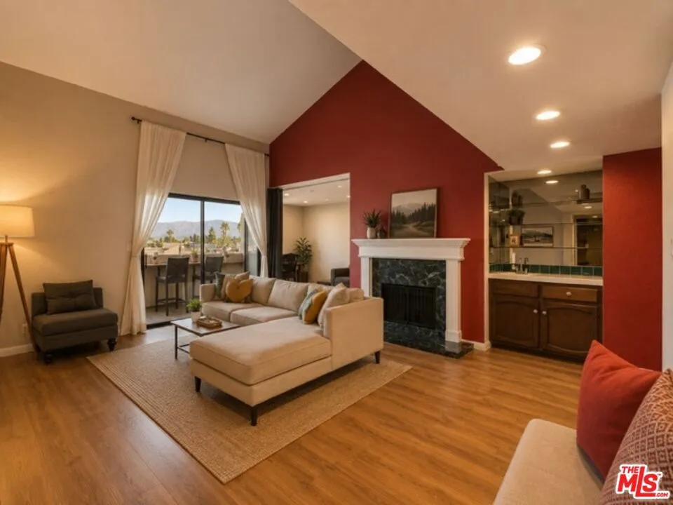 7625 Reseda Boulevard #305 Los Angeles, CA 91335