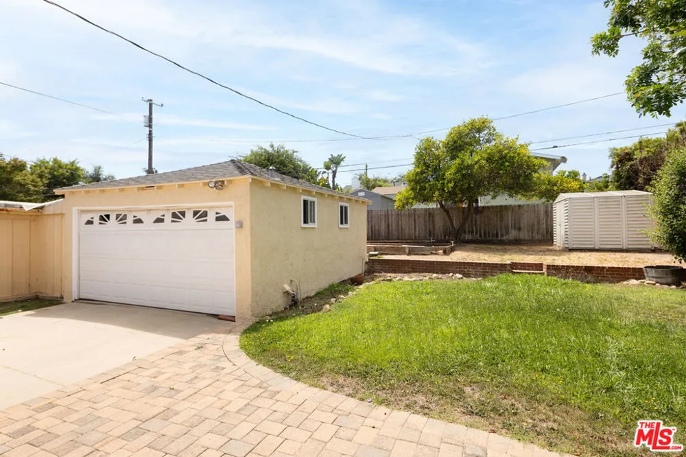 8333 Airlane Avenue Los Angeles, CA 90045