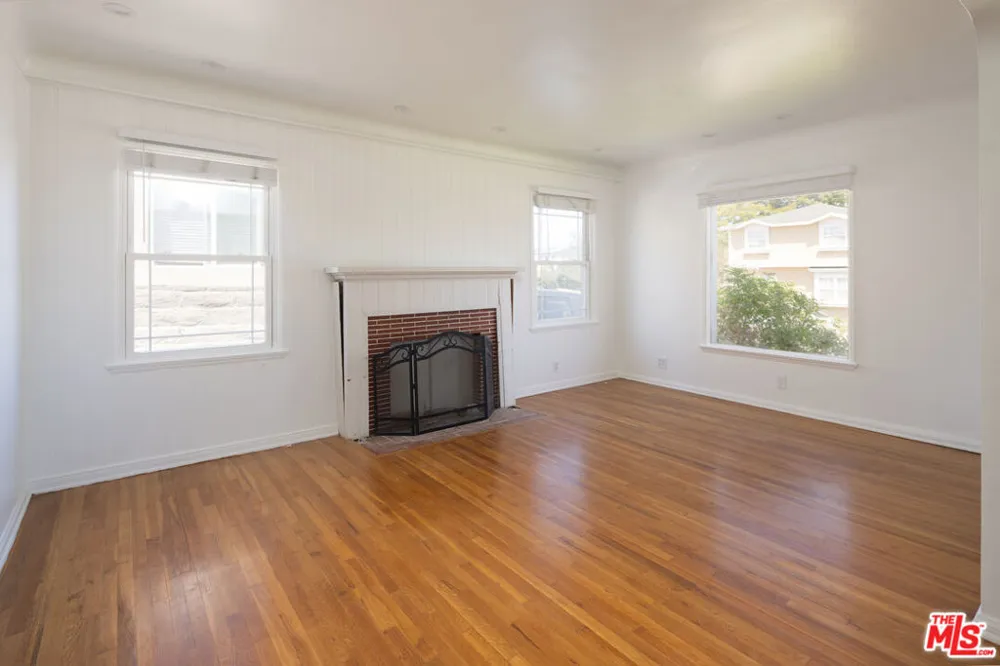 8333 Airlane Avenue Los Angeles, CA 90045