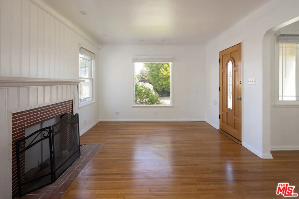 8333 Airlane Avenue Los Angeles, CA 90045