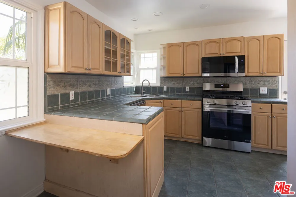 8333 Airlane Avenue Los Angeles, CA 90045
