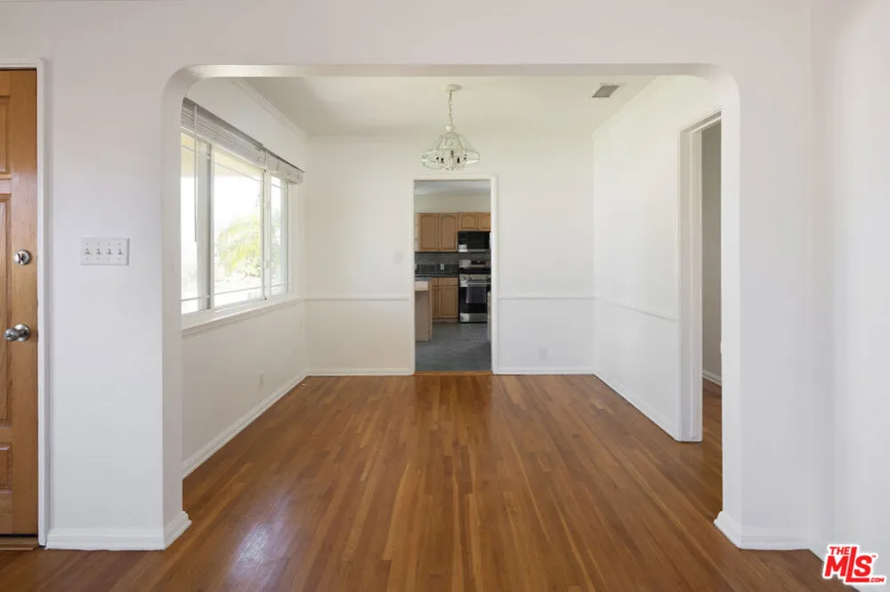8333 Airlane Avenue Los Angeles, CA 90045