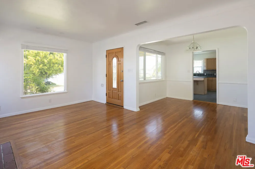 8333 Airlane Avenue Los Angeles, CA 90045