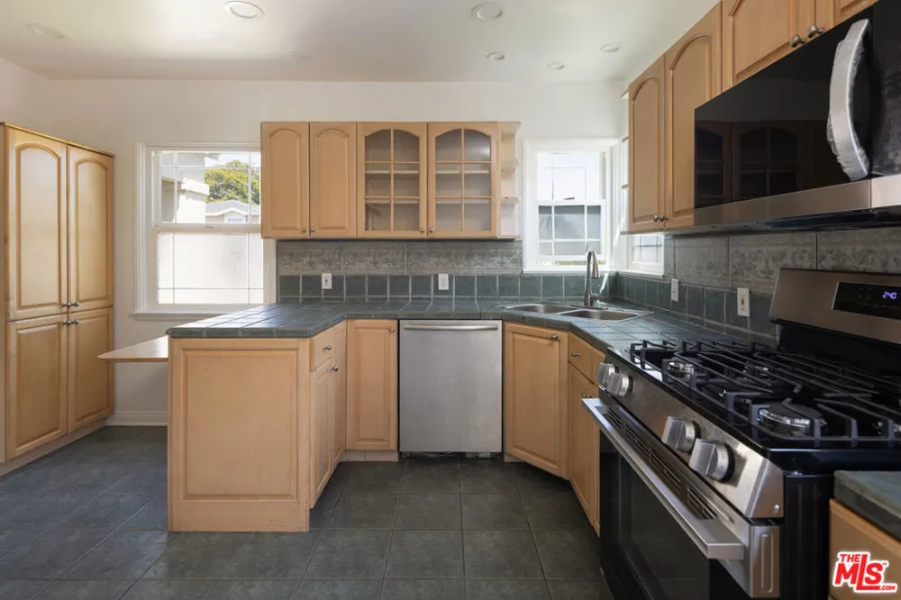 8333 Airlane Avenue Los Angeles, CA 90045