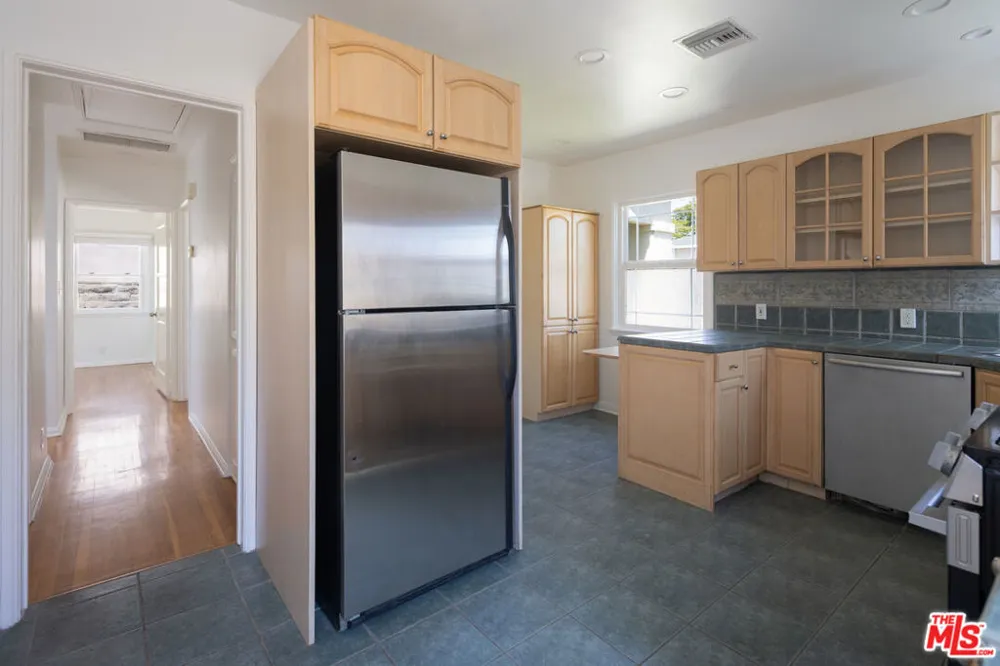 8333 Airlane Avenue Los Angeles, CA 90045
