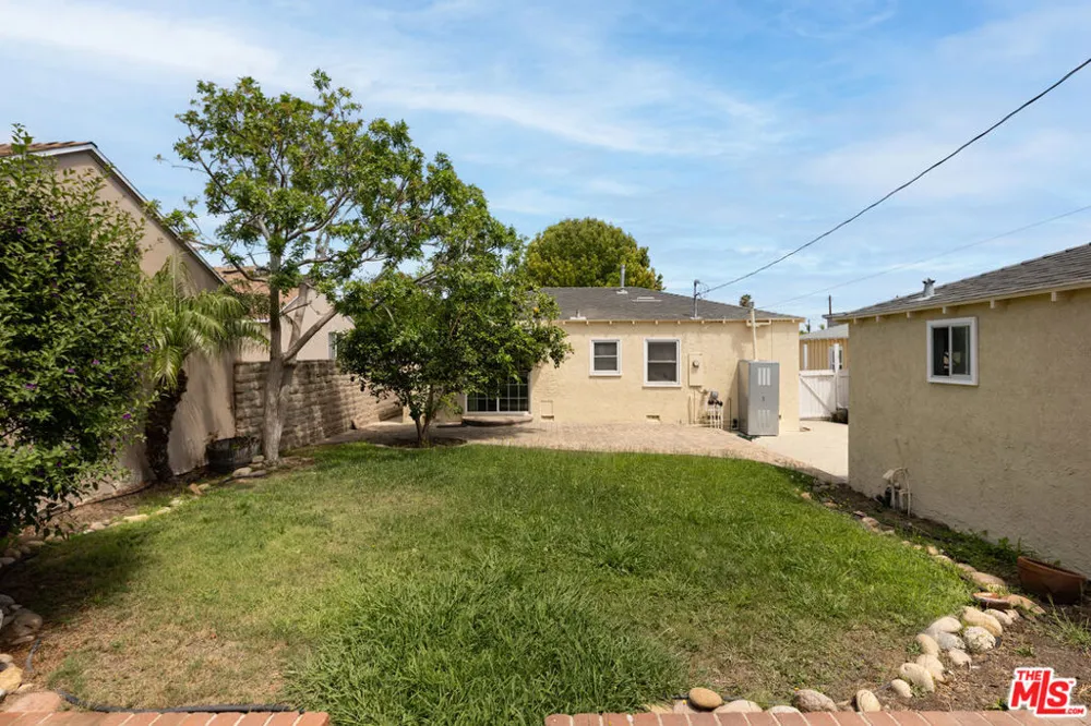8333 Airlane Avenue Los Angeles, CA 90045