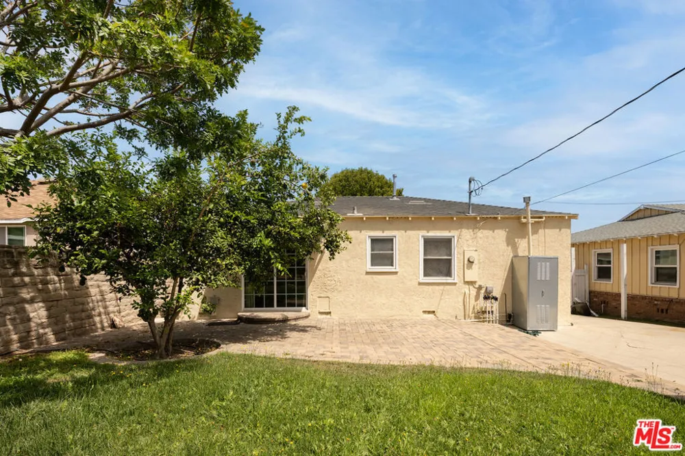 8333 Airlane Avenue Los Angeles, CA 90045