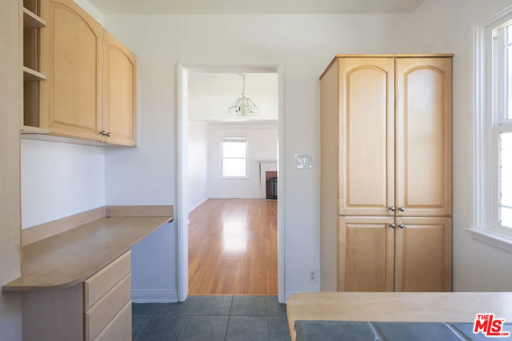 8333 Airlane Avenue Los Angeles, CA 90045