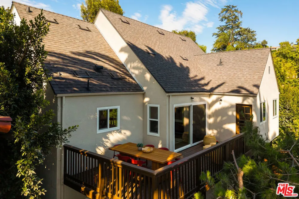 3141 E La Suvida Drive Los Angeles, CA 90068