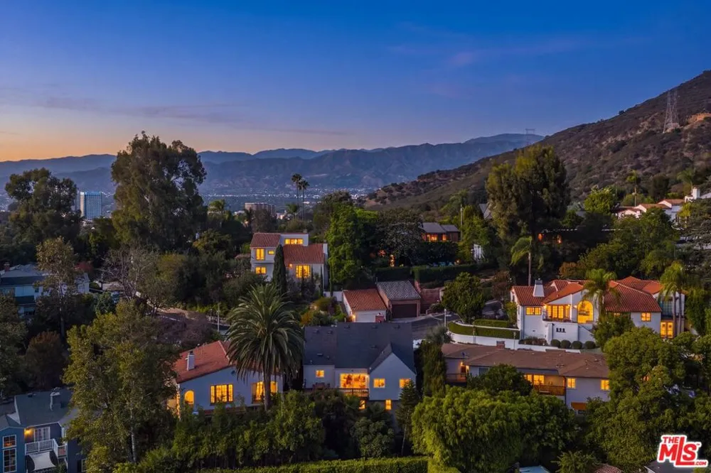 3141 E La Suvida Drive Los Angeles, CA 90068