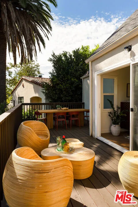 3141 E La Suvida Drive Los Angeles, CA 90068