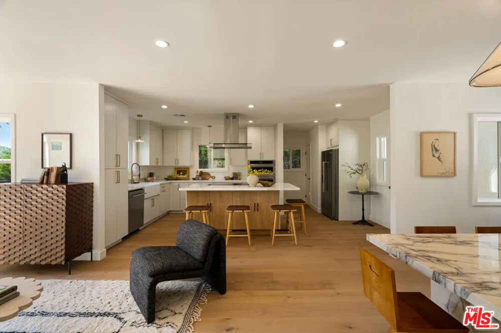 3141 E La Suvida Drive Los Angeles, CA 90068
