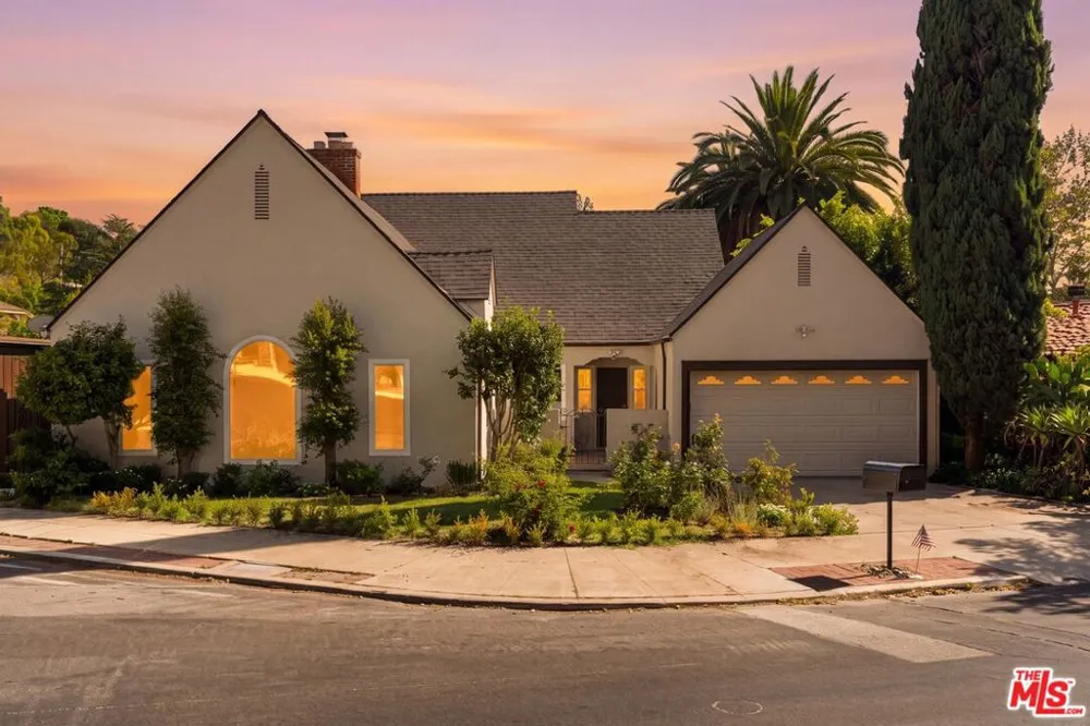 3141 E La Suvida Drive Los Angeles, CA 90068