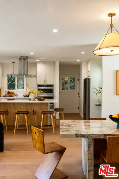 3141 E La Suvida Drive Los Angeles, CA 90068