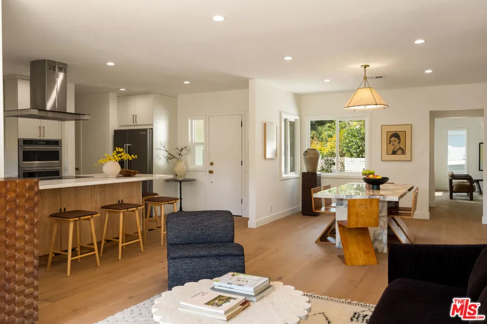 3141 E La Suvida Drive Los Angeles, CA 90068