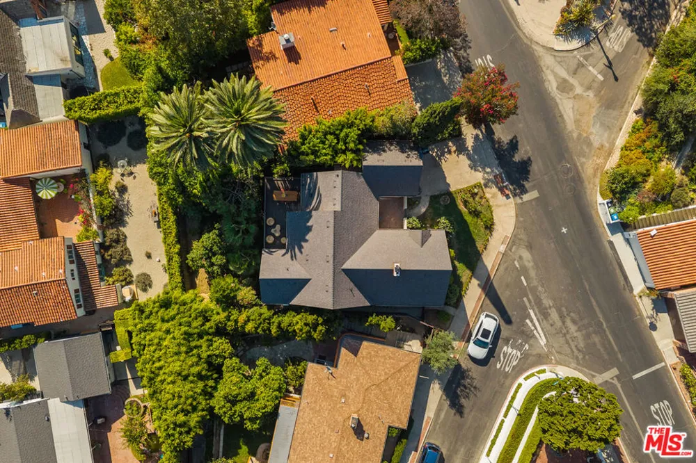 3141 E La Suvida Drive Los Angeles, CA 90068