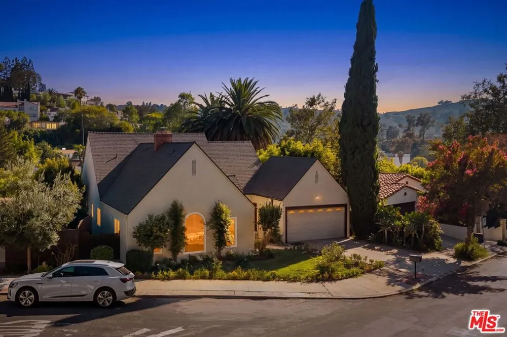 3141 E La Suvida Drive Los Angeles, CA 90068