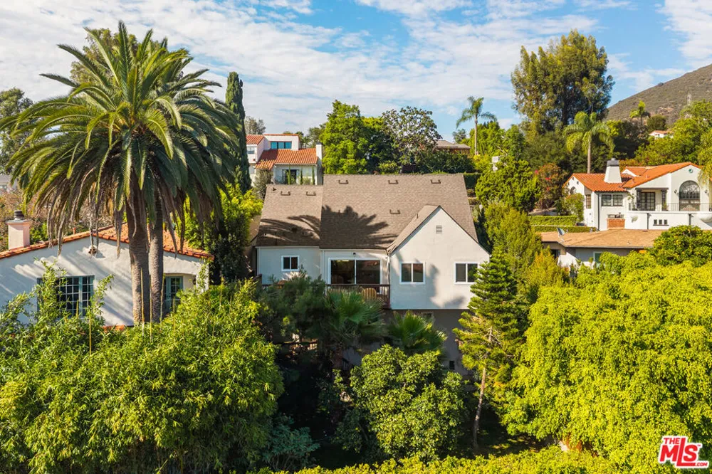 3141 E La Suvida Drive Los Angeles, CA 90068