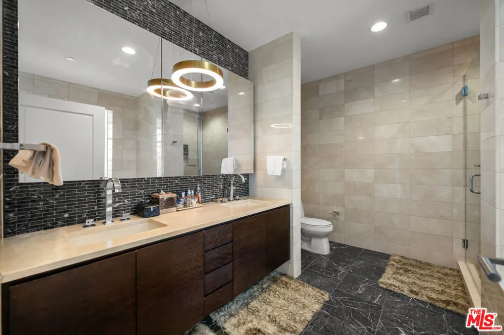 900 W Olympic Boulevard #37K Los Angeles, CA 90015