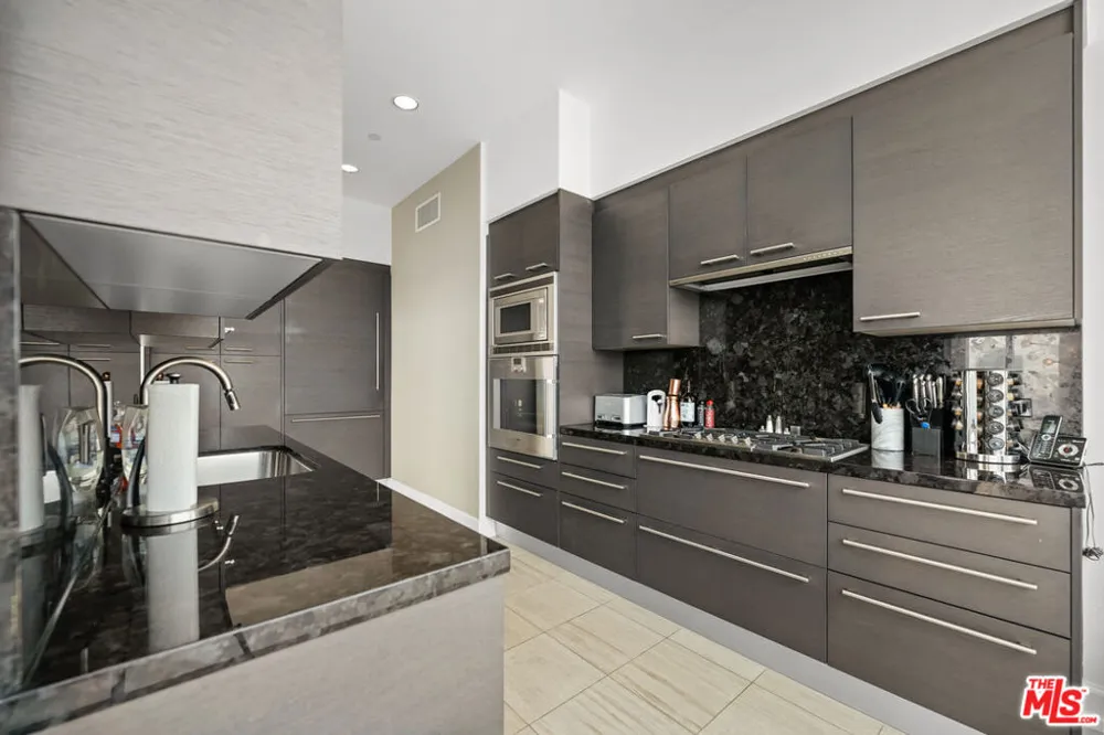 900 W Olympic Boulevard #37K Los Angeles, CA 90015