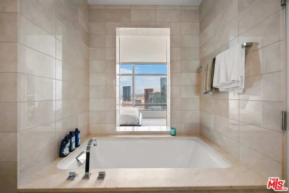 900 W Olympic Boulevard #37K Los Angeles, CA 90015