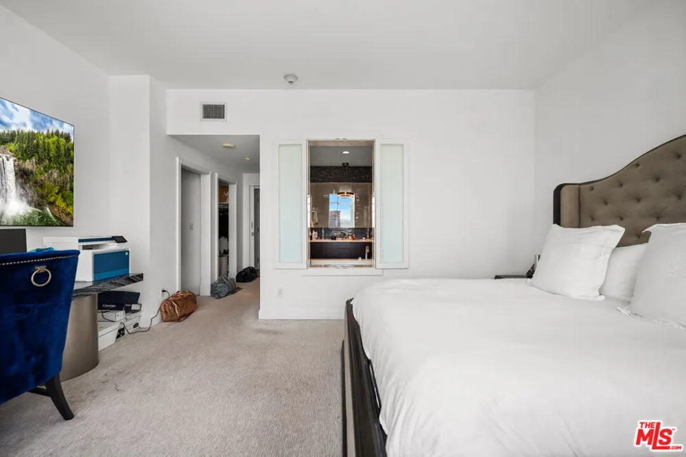 900 W Olympic Boulevard #37K Los Angeles, CA 90015