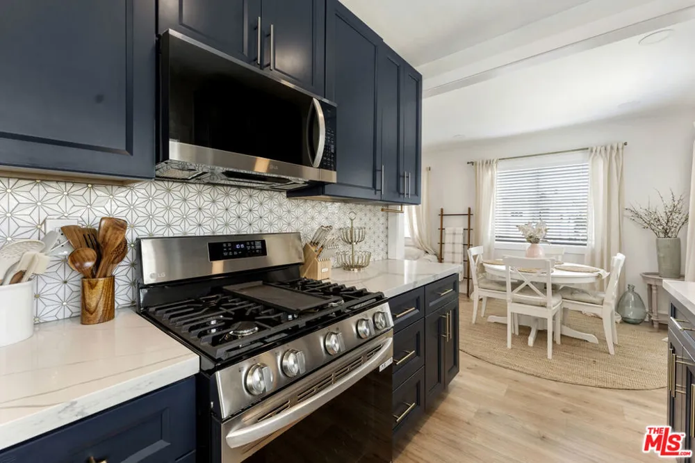 5726 Los Angeles Street Oakland, CA 94608