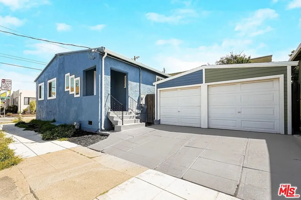 5726 Los Angeles Street Oakland, CA 94608