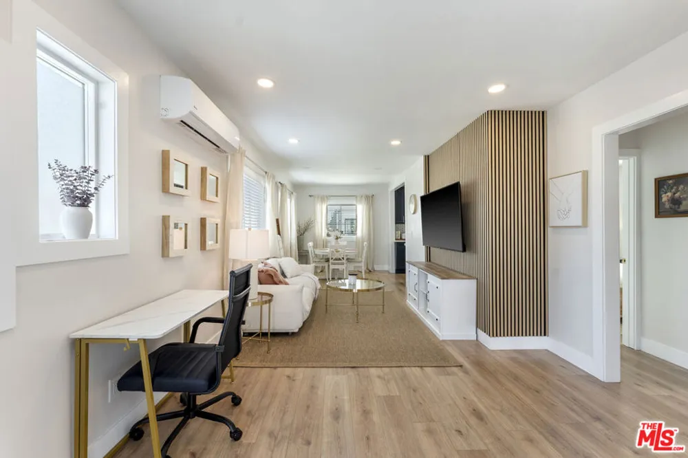 5726 Los Angeles Street Oakland, CA 94608