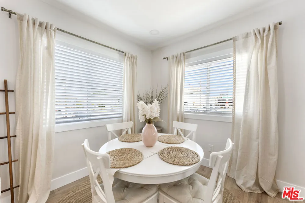 5726 Los Angeles Street Oakland, CA 94608