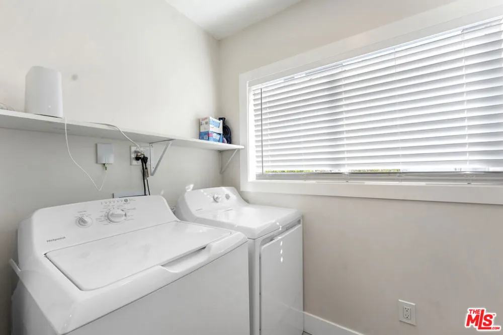 5726 Los Angeles Street Oakland, CA 94608