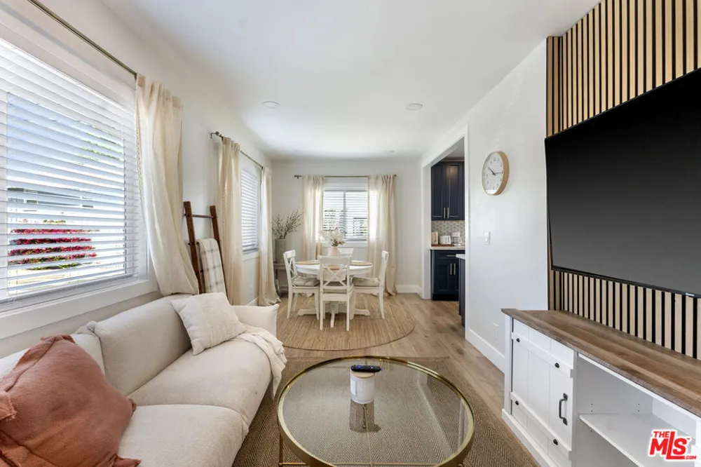 5726 Los Angeles Street Oakland, CA 94608
