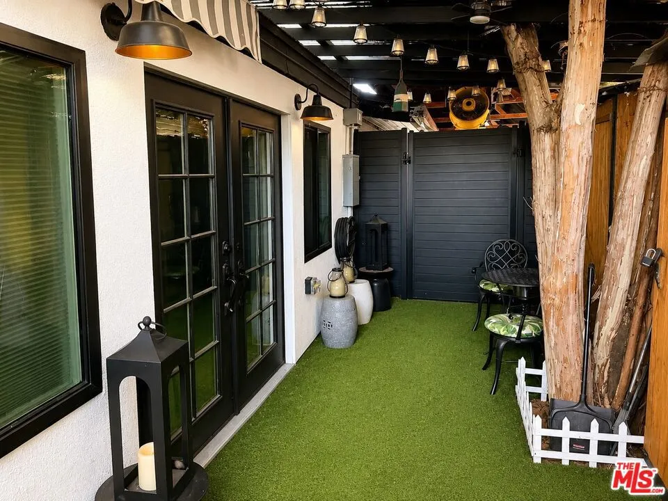 20504 Hamlin Winnetka, CA 91306