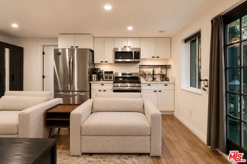 20504 Hamlin Winnetka, CA 91306