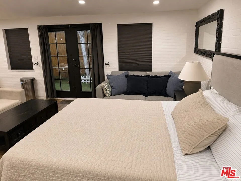 20504 Hamlin Winnetka, CA 91306