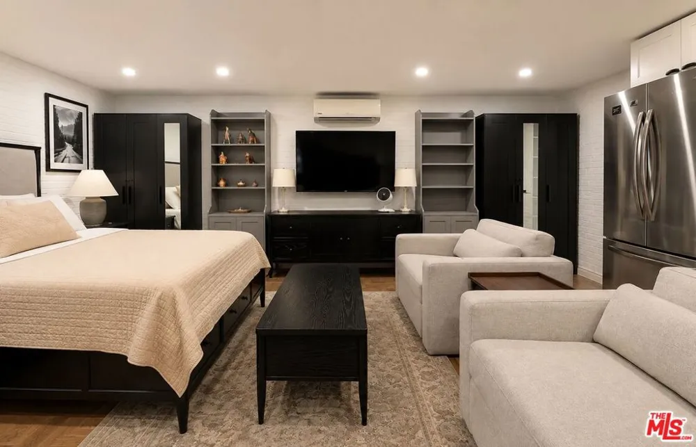 20504 Hamlin Winnetka, CA 91306