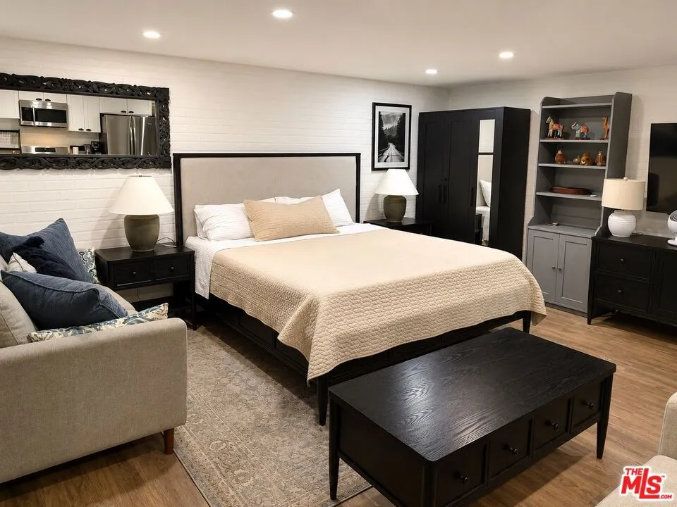 20504 Hamlin Winnetka, CA 91306