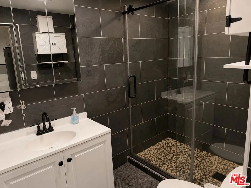 20504 Hamlin Winnetka, CA 91306