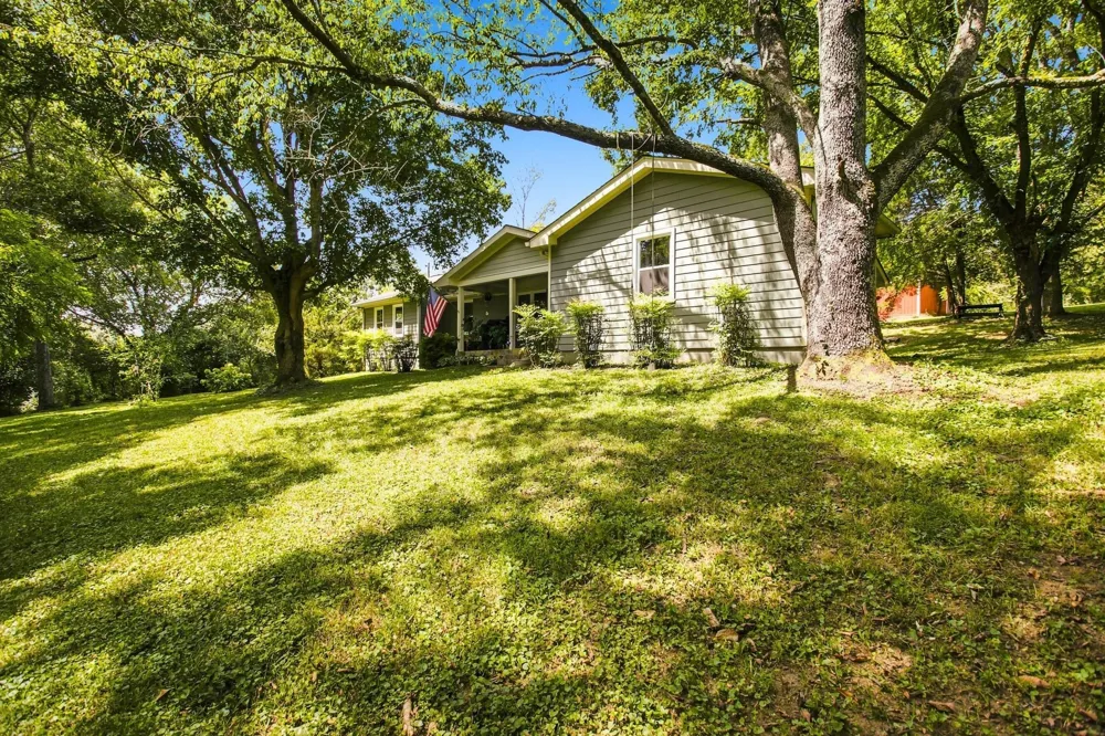 2390 Harlan Rd Columbia, TN 38401