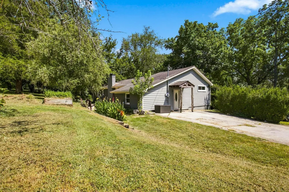 2390 Harlan Rd Columbia, TN 38401