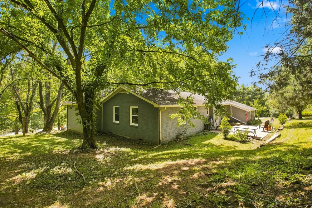 2390 Harlan Rd Columbia, TN 38401