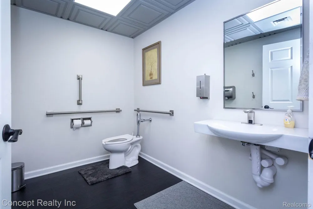 2935 W Jefferson Avenue Trenton City, MI 48183