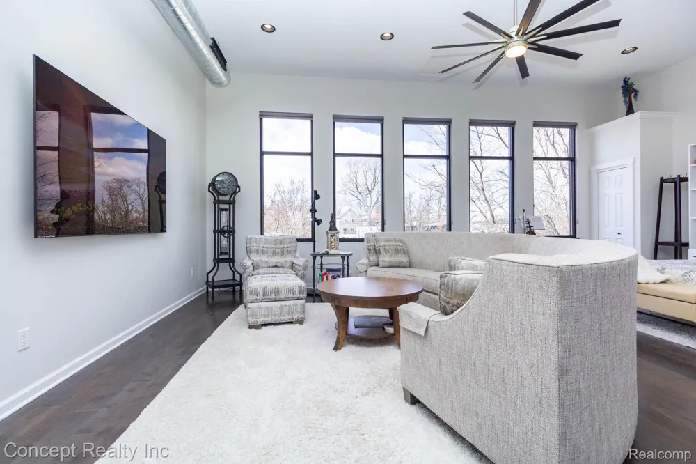 2935 W Jefferson Avenue Trenton City, MI 48183