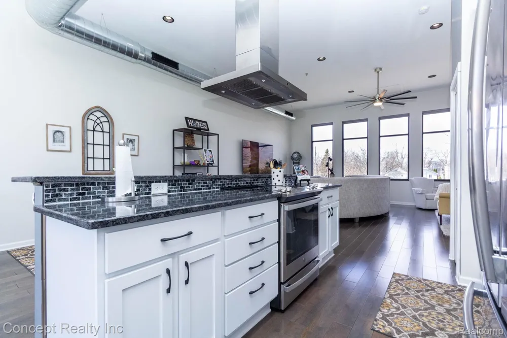 2935 W Jefferson Avenue Trenton City, MI 48183
