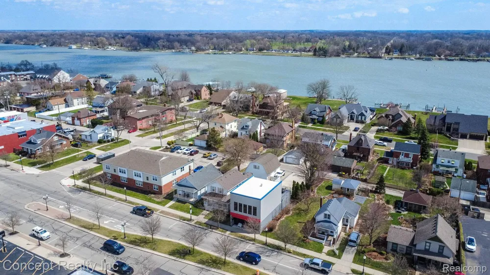 2935 W Jefferson Avenue Trenton City, MI 48183