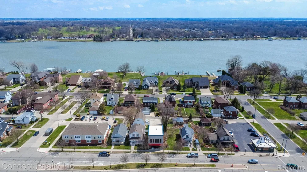 2935 W Jefferson Avenue Trenton City, MI 48183