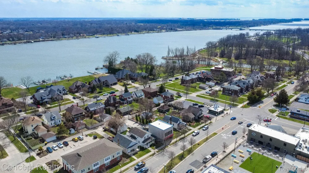 2935 W Jefferson Avenue Trenton City, MI 48183