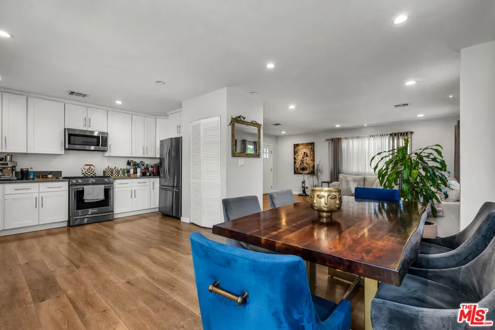 6729 Ensign Avenue Los Angeles, CA 91606