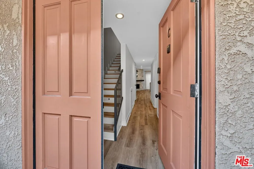 552 E Palm Avenue #C Burbank, CA 91501