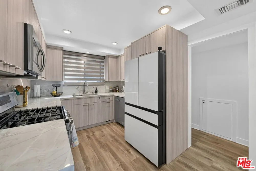 552 E Palm Avenue #C Burbank, CA 91501